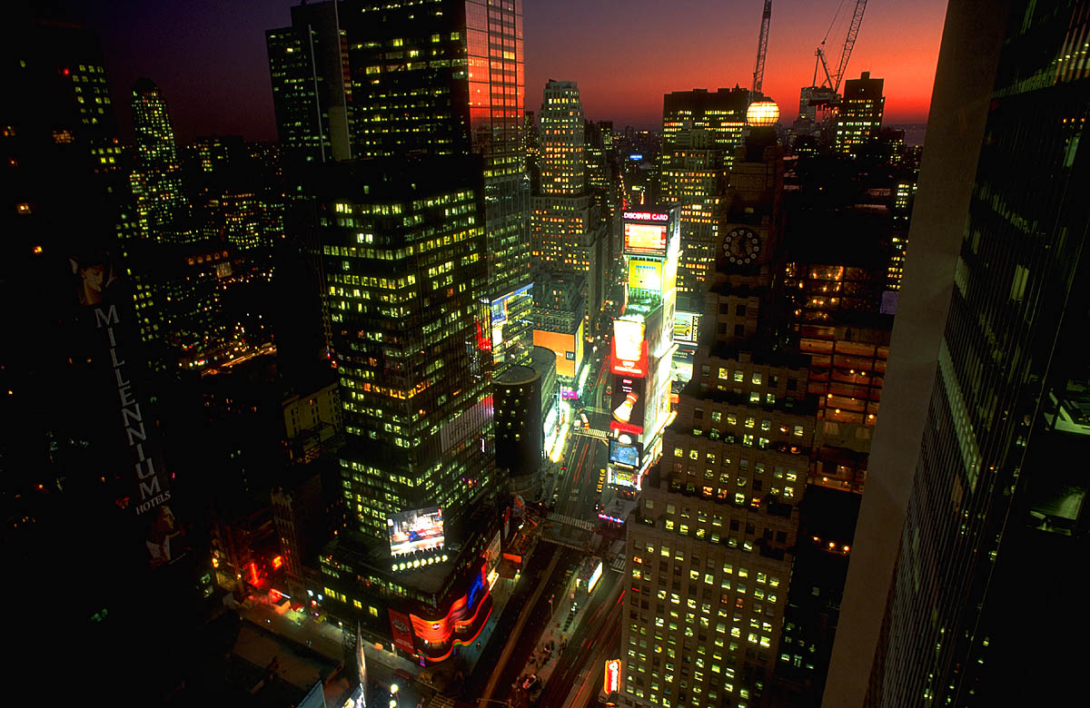 Times Square photo, 1200 x 780 pixels