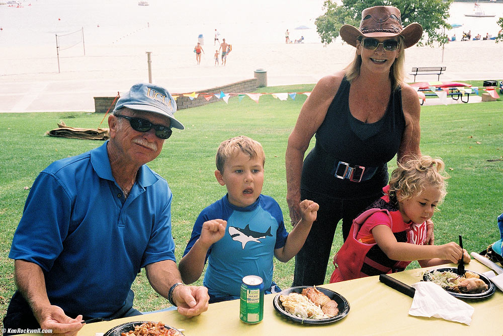 Pops, Ryan, Noni and Katie at Noni's pique-nique, Lake Mission Viejo.