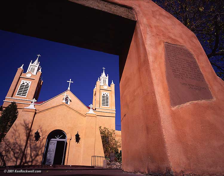 San Felipe de Neri Church, Albuquerque, New Mexico © 2001 KenRockwell.com