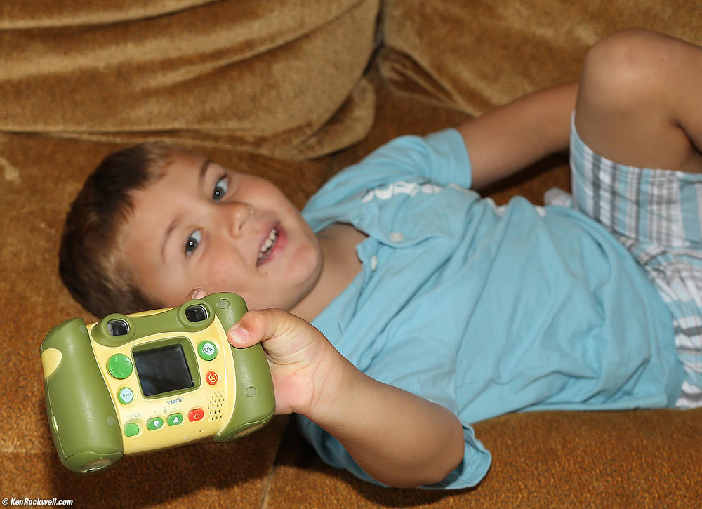 Ryan plays with Vtech Kidizoom 773