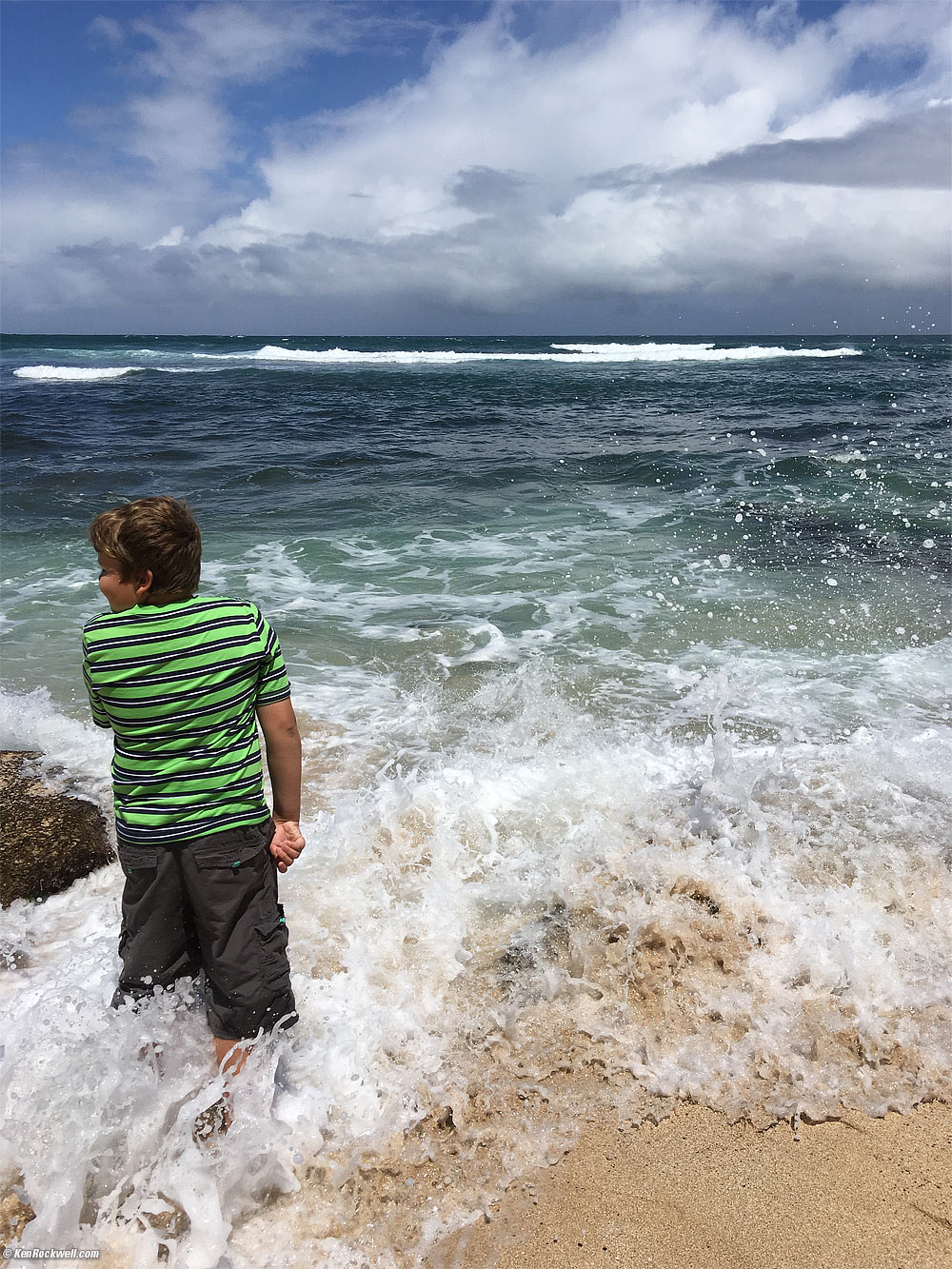Ryan gets nailed by the waves, Ho'okipa Beach Park, Maui