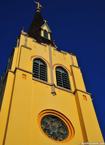 Iglesia, Barrio Logan, San Diego, California.