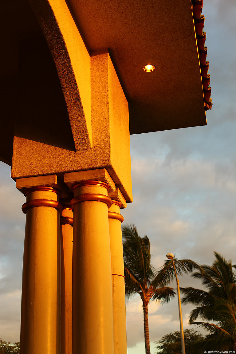 Columns, Gian Don's Italian Bistro, Kihei, Maui. 6:35 PM.