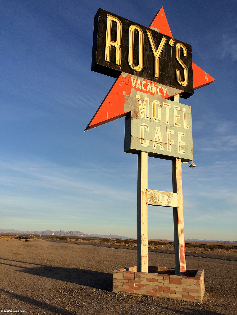 Roy's Sign, Amboy