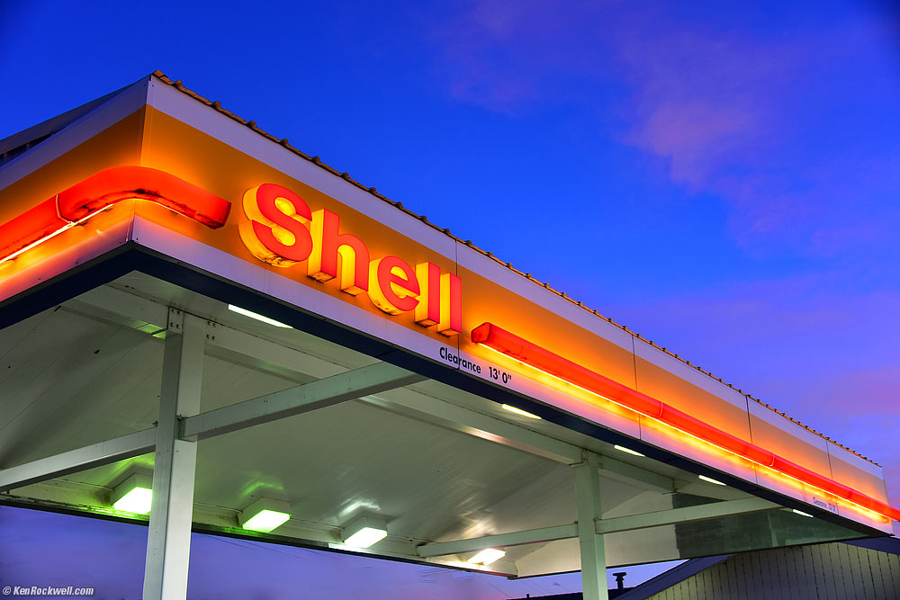 Bridgeport Shell Station just after Sunset