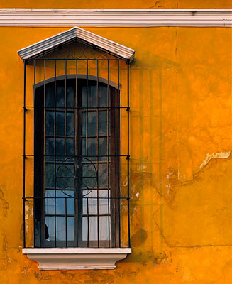 Yellow Window, la Antigua, Guatemala (c) 2001 KenRockwell.com